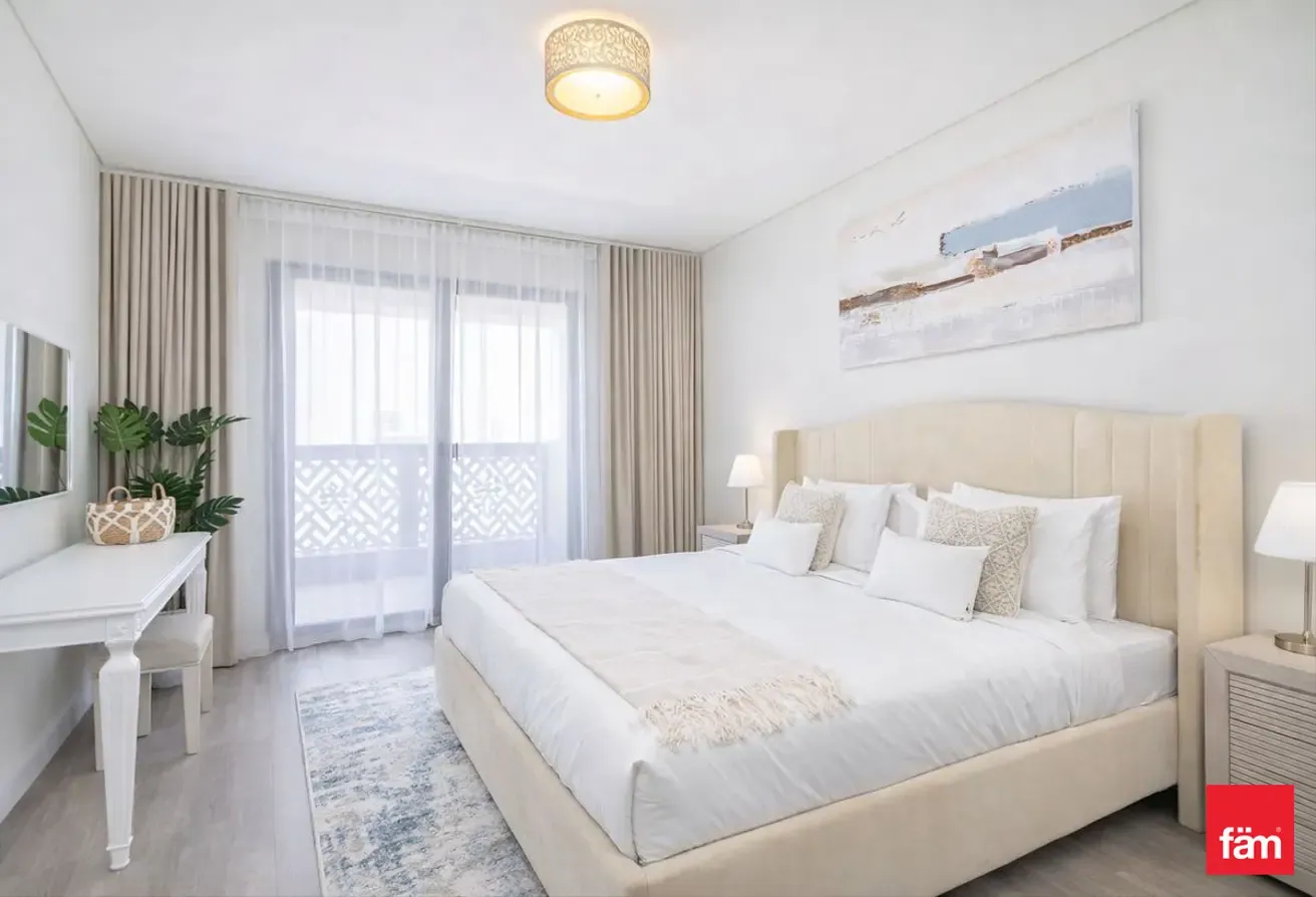Vacant I Resort Living I Upgraded I Maids