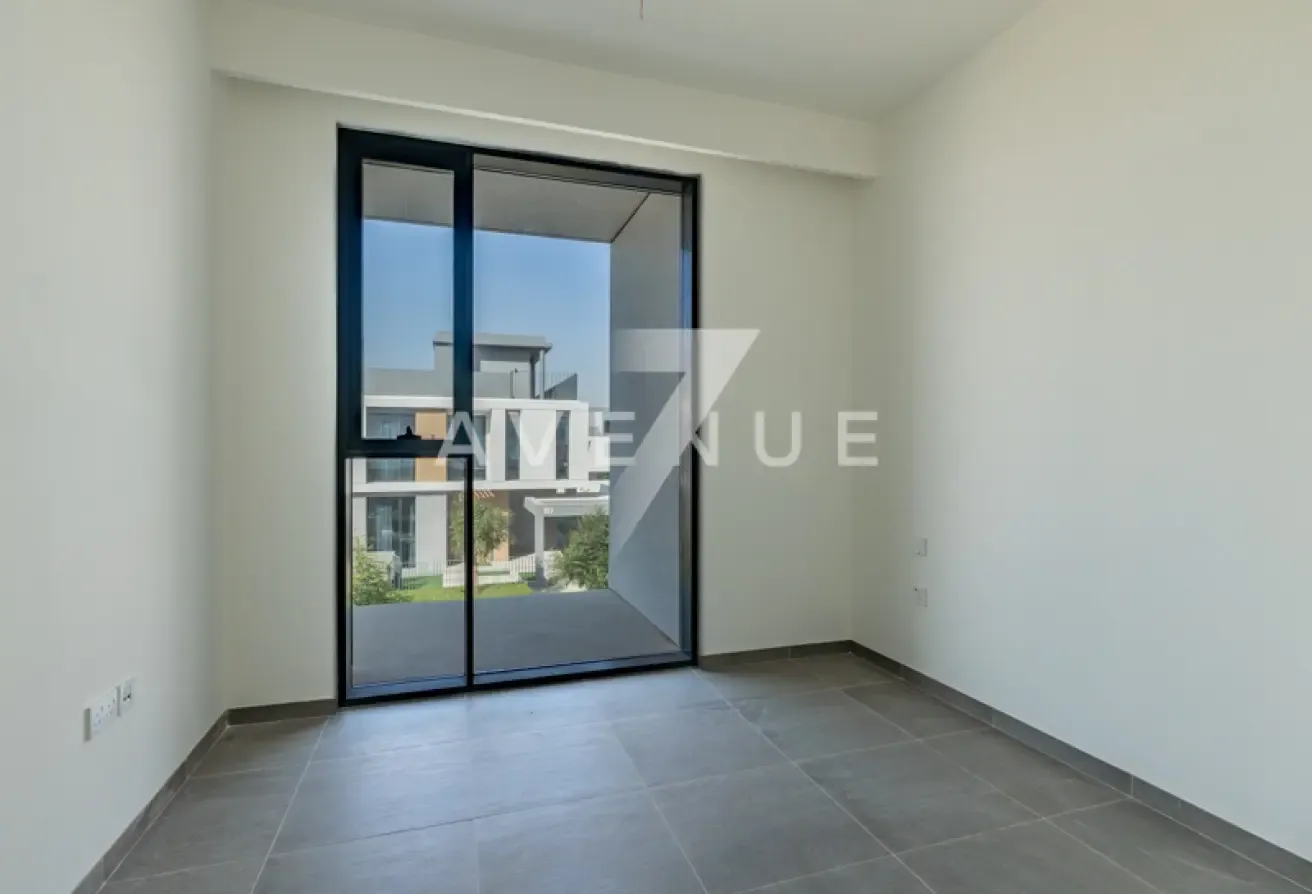 Huge Layout I Corner Unit I Near Pool