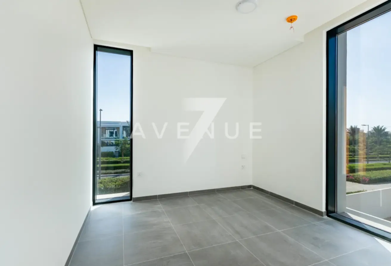 Huge Layout I Corner Unit I Near Pool
