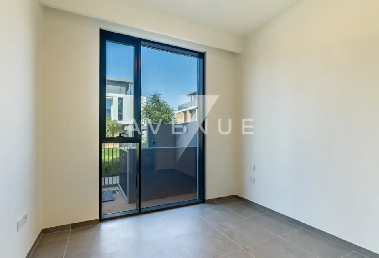 Huge Layout I Corner Unit I Near Pool