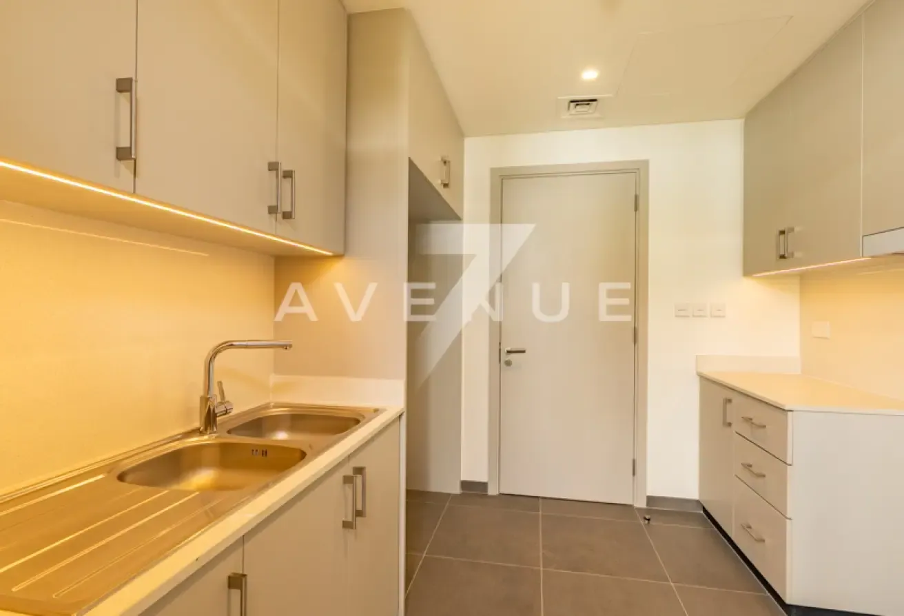 Huge Layout I Corner Unit I Near Pool