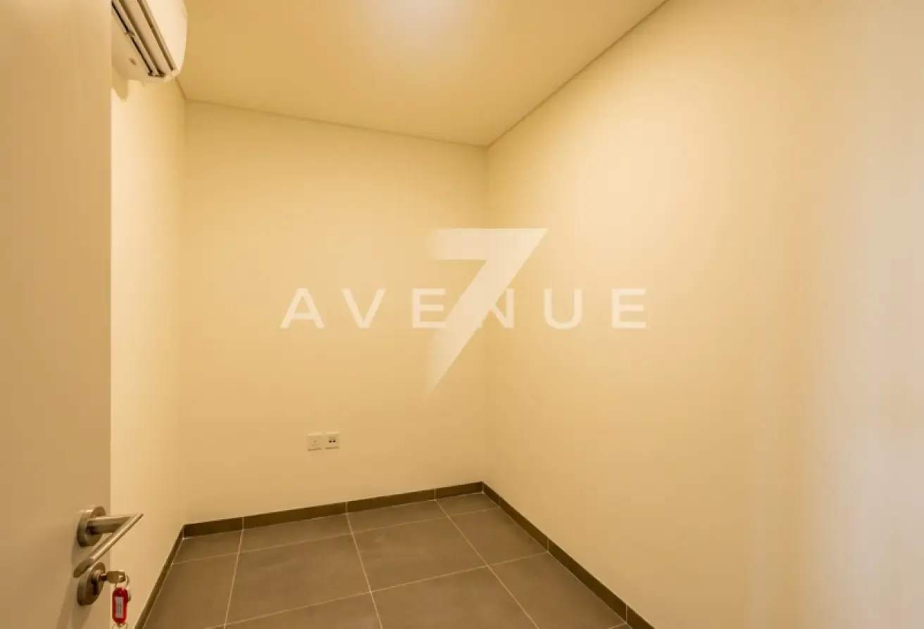 Huge Layout I Corner Unit I Near Pool