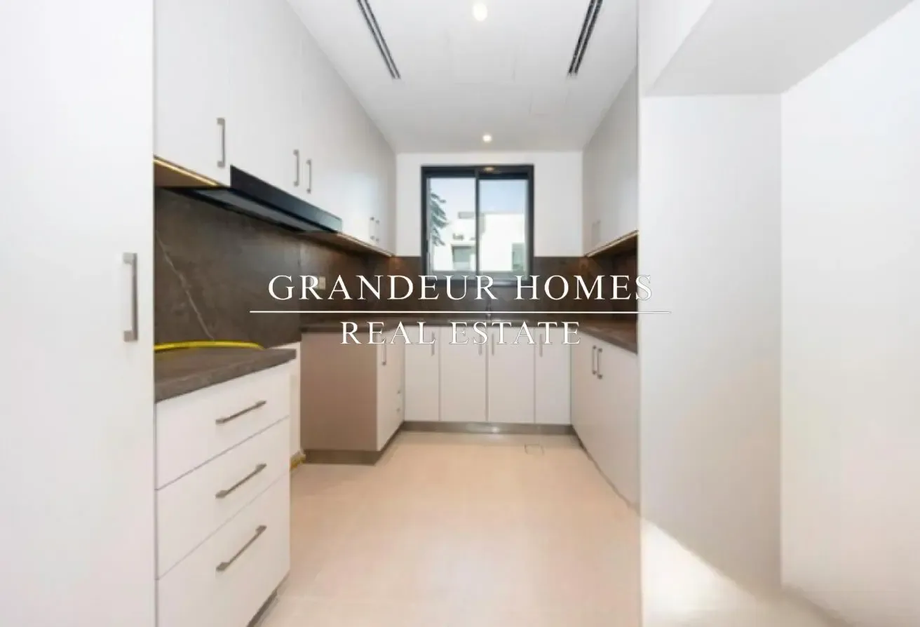 5BR Semi-Detached Villa | Vacant |Brand New