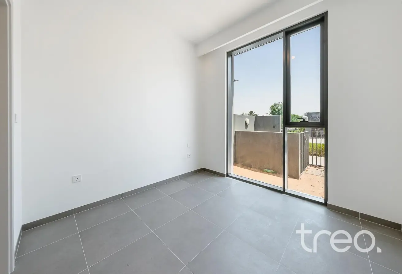 5 Bedroom Villa I Premium Location I JUNE