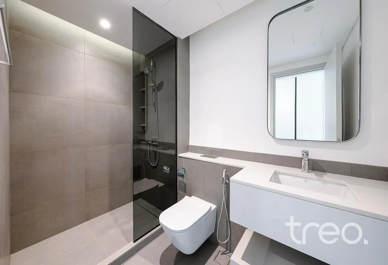 5 Bedroom Villa I Premium Location I JUNE