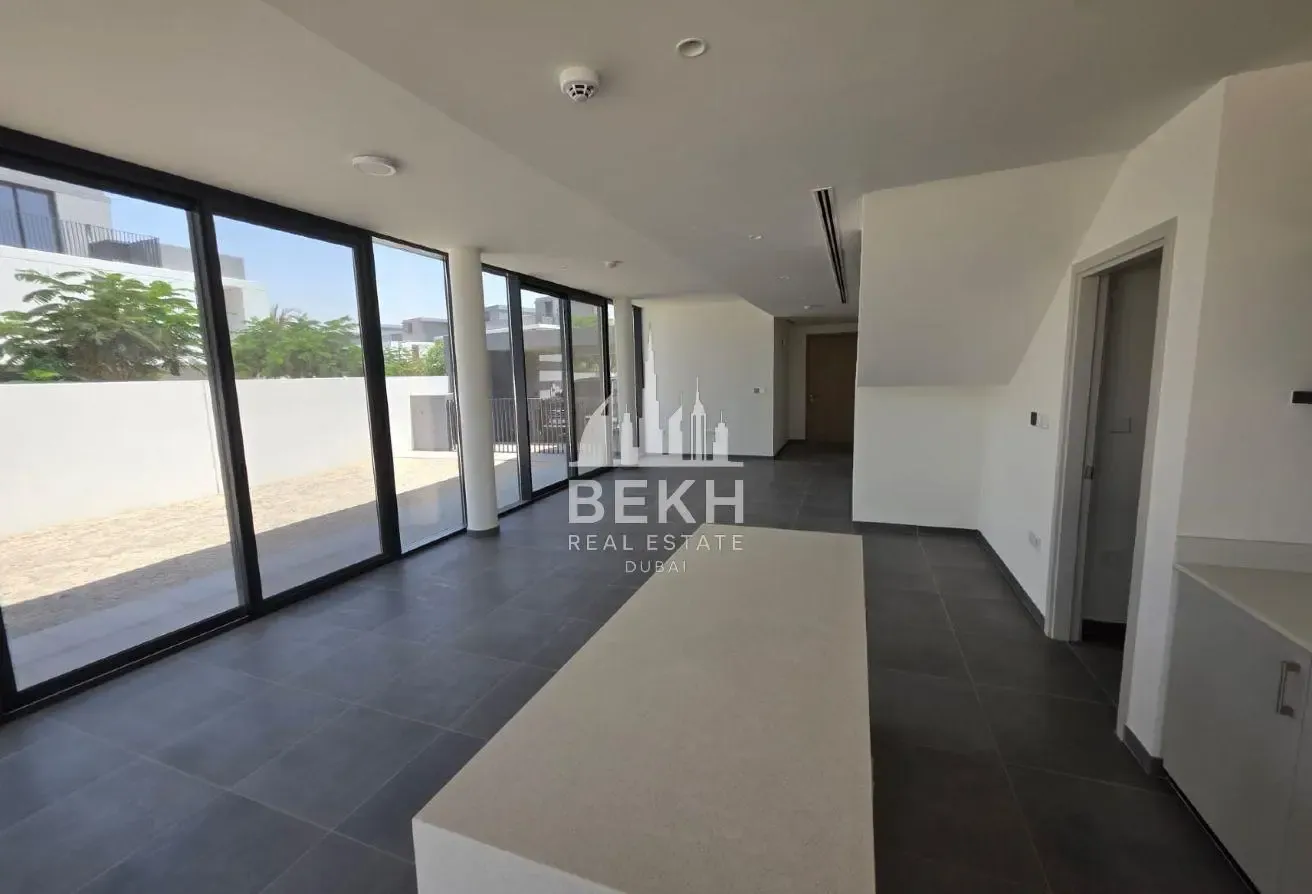 Luxury 5BR Villa | Huge Plot | Prime Location