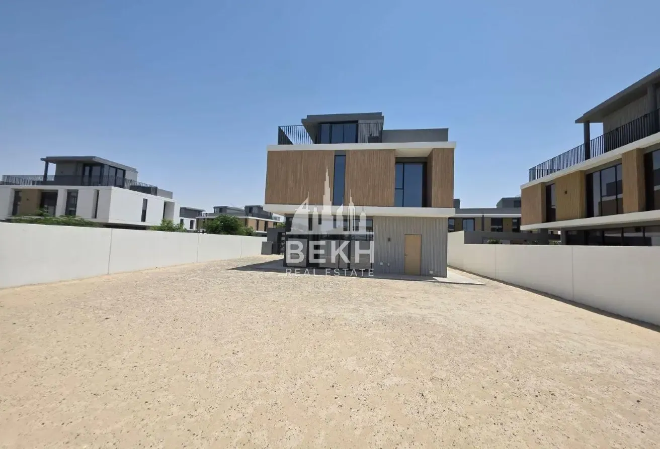 Luxury 5BR Villa | Huge Plot | Prime Location