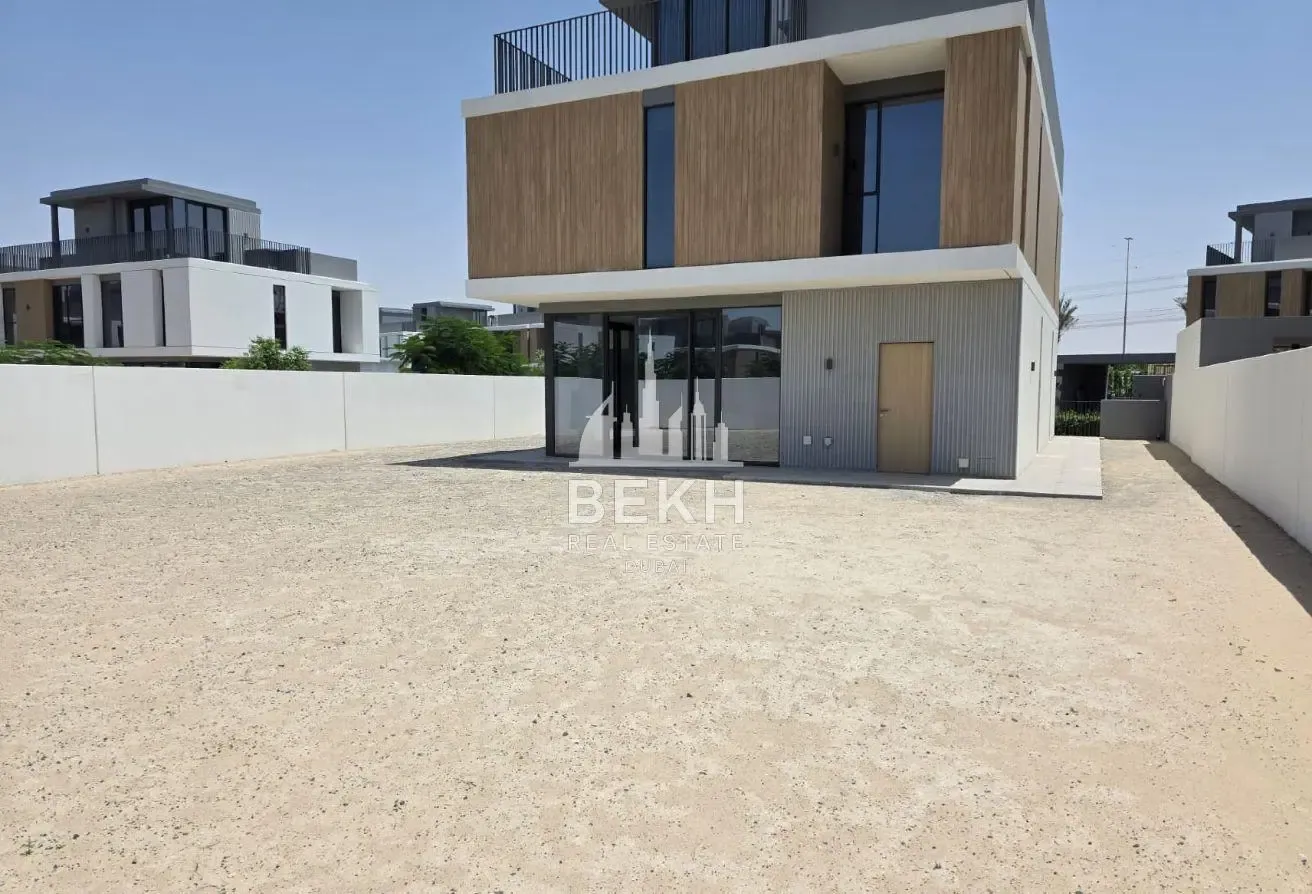 Luxury 5BR Villa | Huge Plot | Prime Location