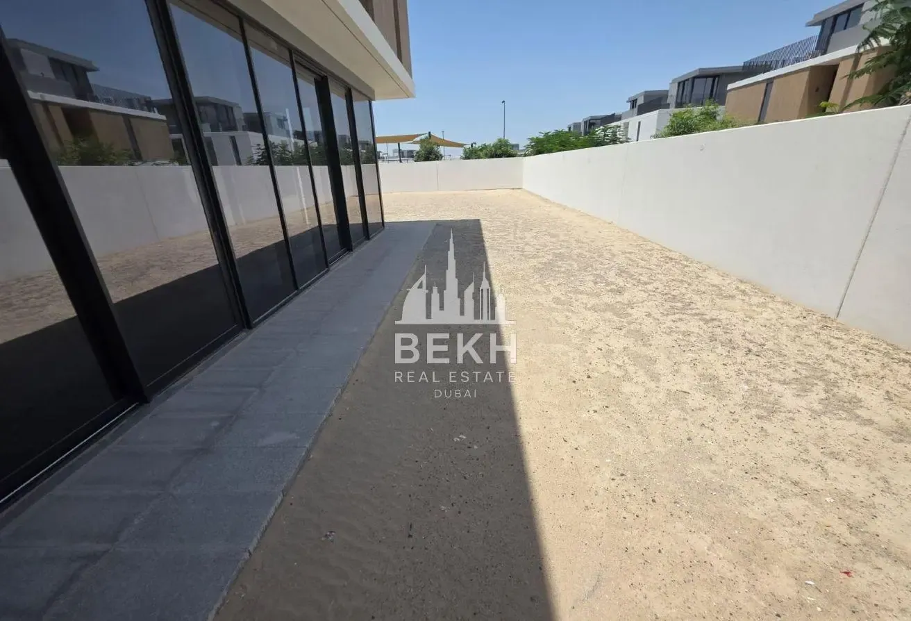 Luxury 5BR Villa | Huge Plot | Prime Location