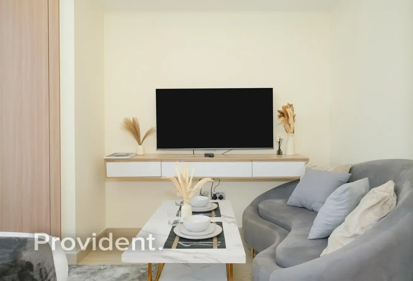Prime Location | Bright and Spacious | Furnished
