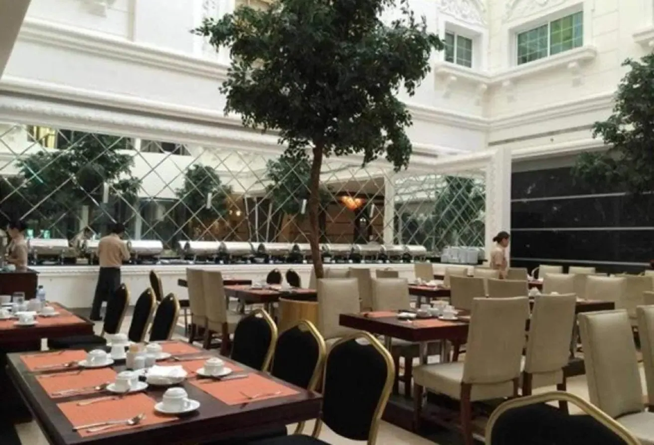 Luxury 4* Hotel Room | No Kitchen | Next to Metro