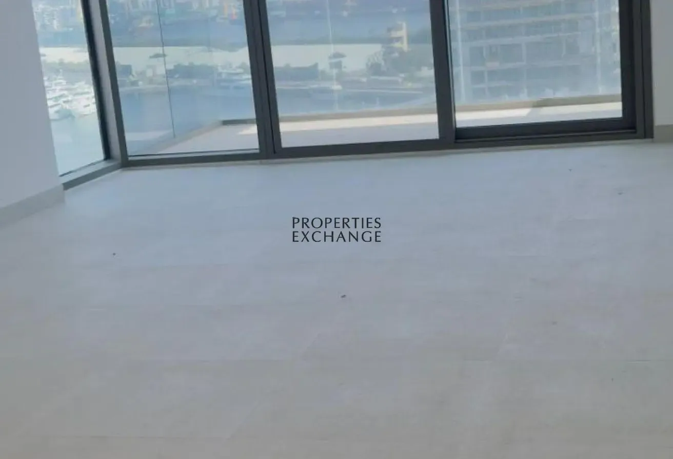 Waterfront Living |Spacious | Ready to Move in