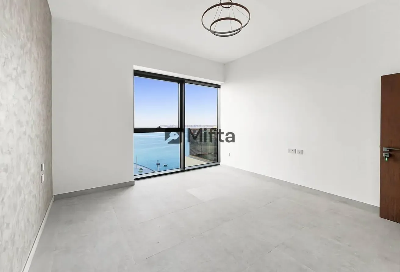 1 BR | Sea & Skyline Views | Airy & Bright