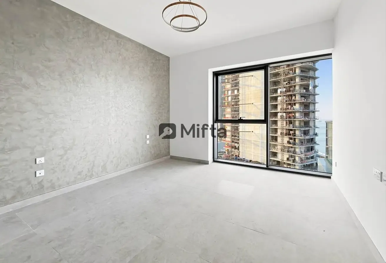 1 BR | Sea & Skyline Views | Airy & Bright