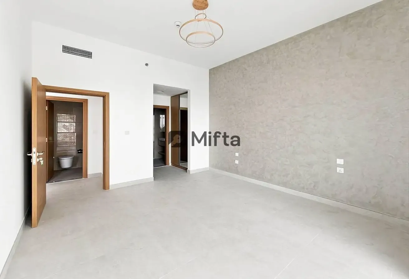 1 BR | Sea & Skyline Views | Airy & Bright
