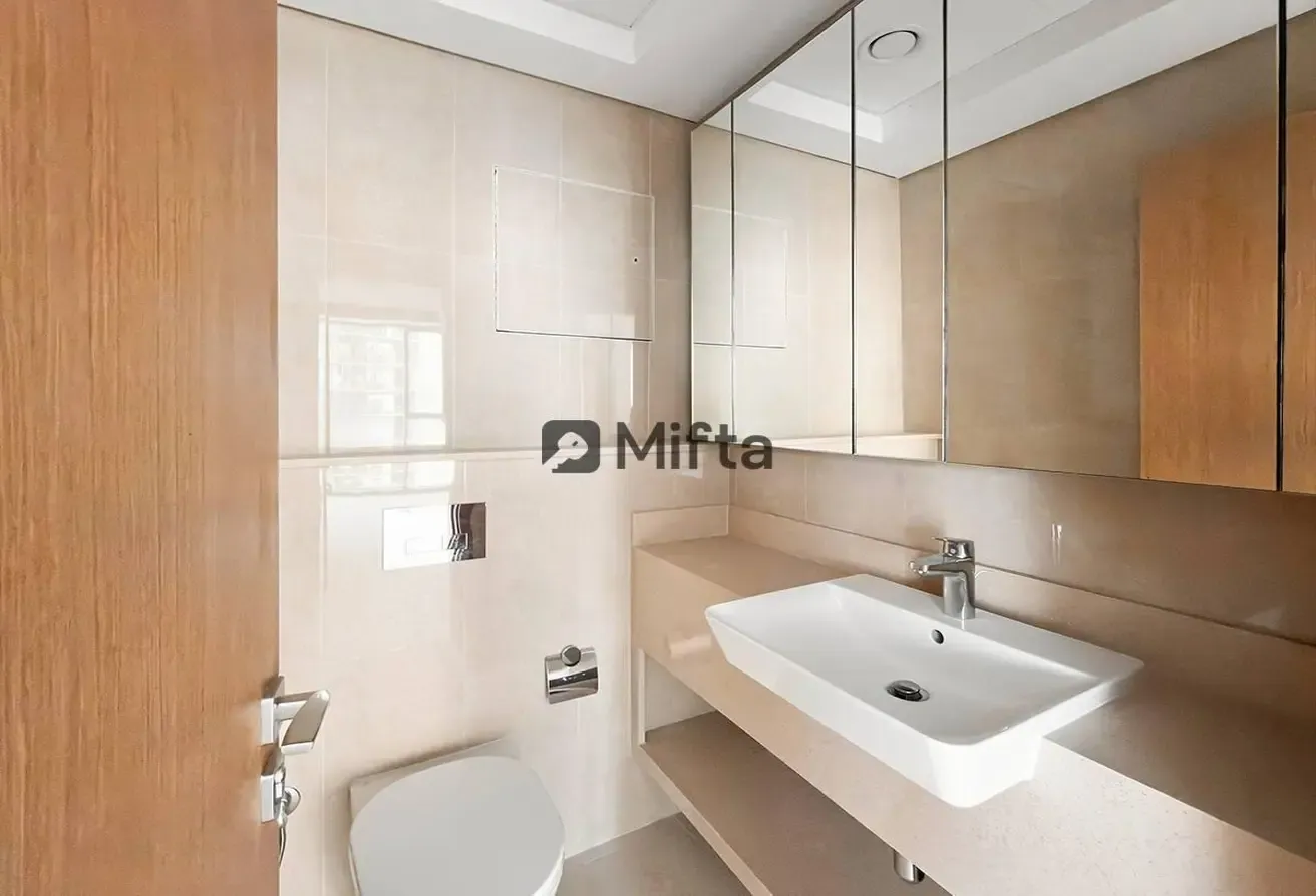 1 BR | Sea & Skyline Views | Airy & Bright