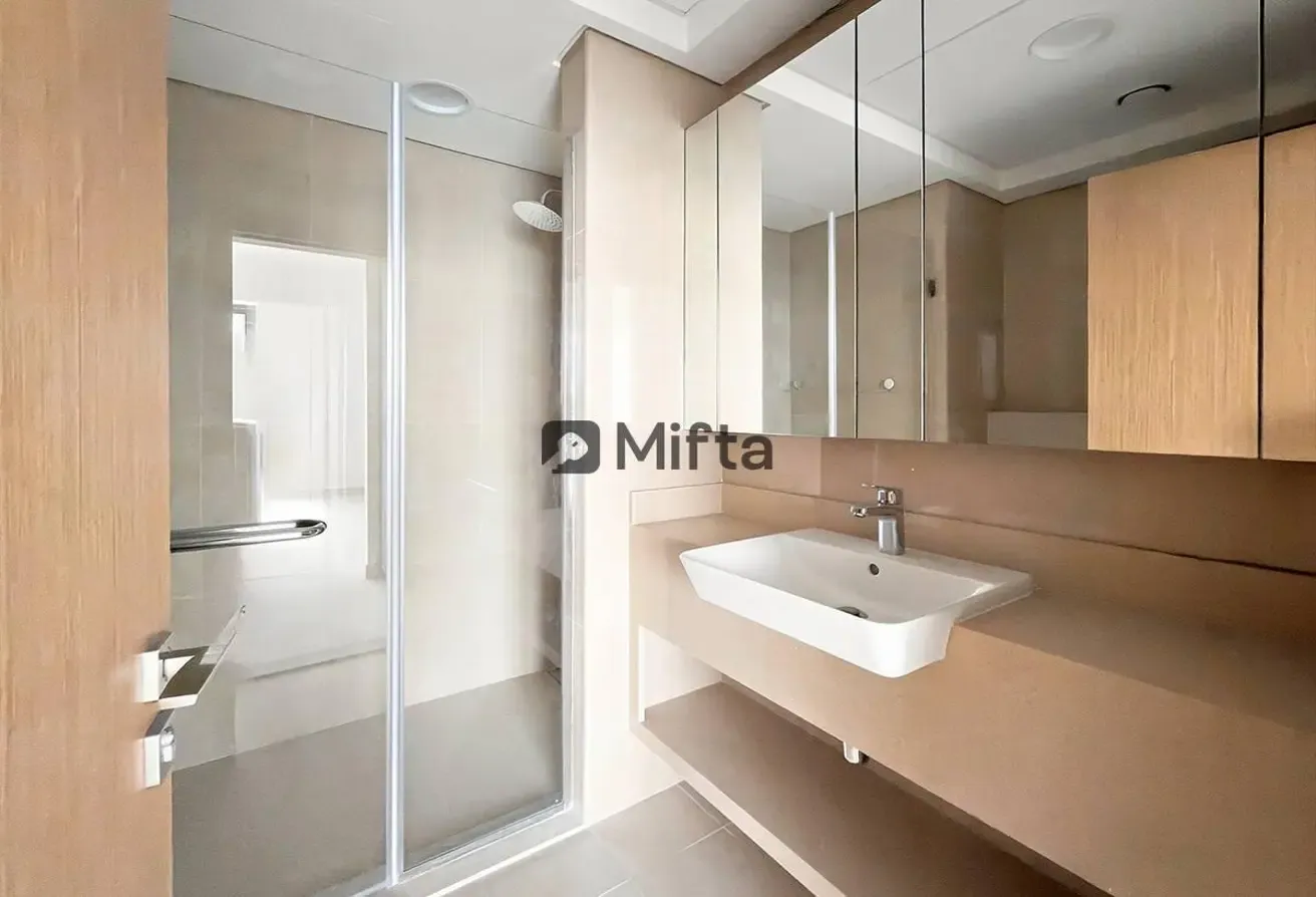 1 BR | Sea & Skyline Views | Airy & Bright