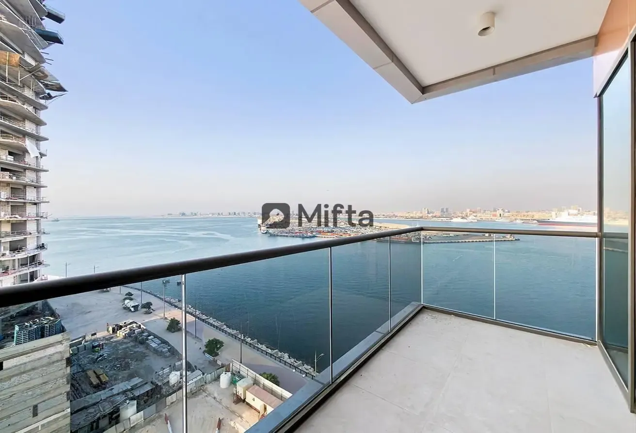 1 BR | Sea & Skyline Views | Airy & Bright