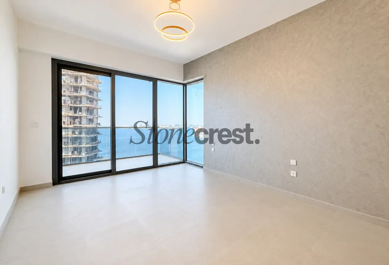 4 Cheques | Vacant | Waterfront | Sea View