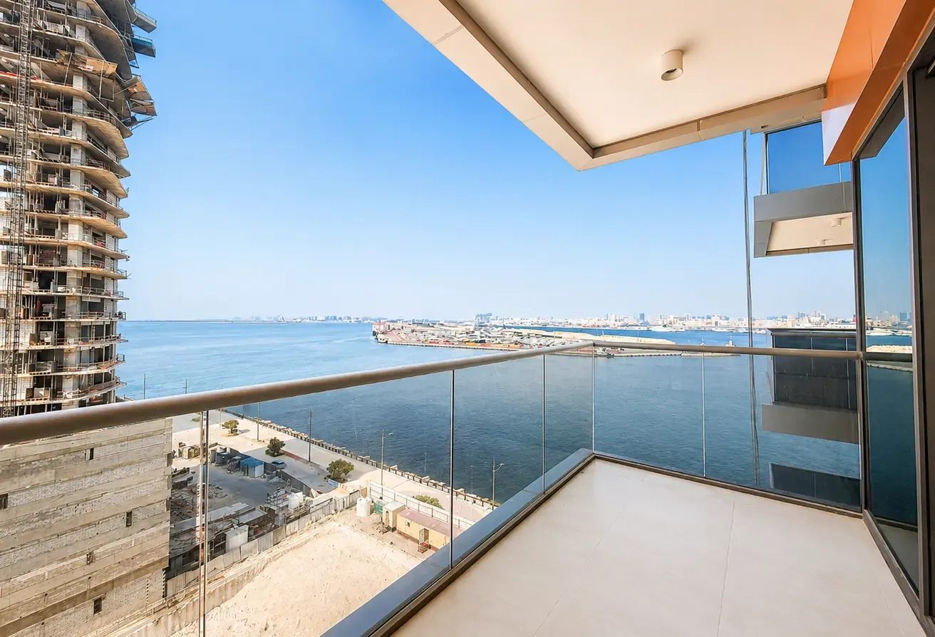 4 Cheques | Vacant | Waterfront | Sea View