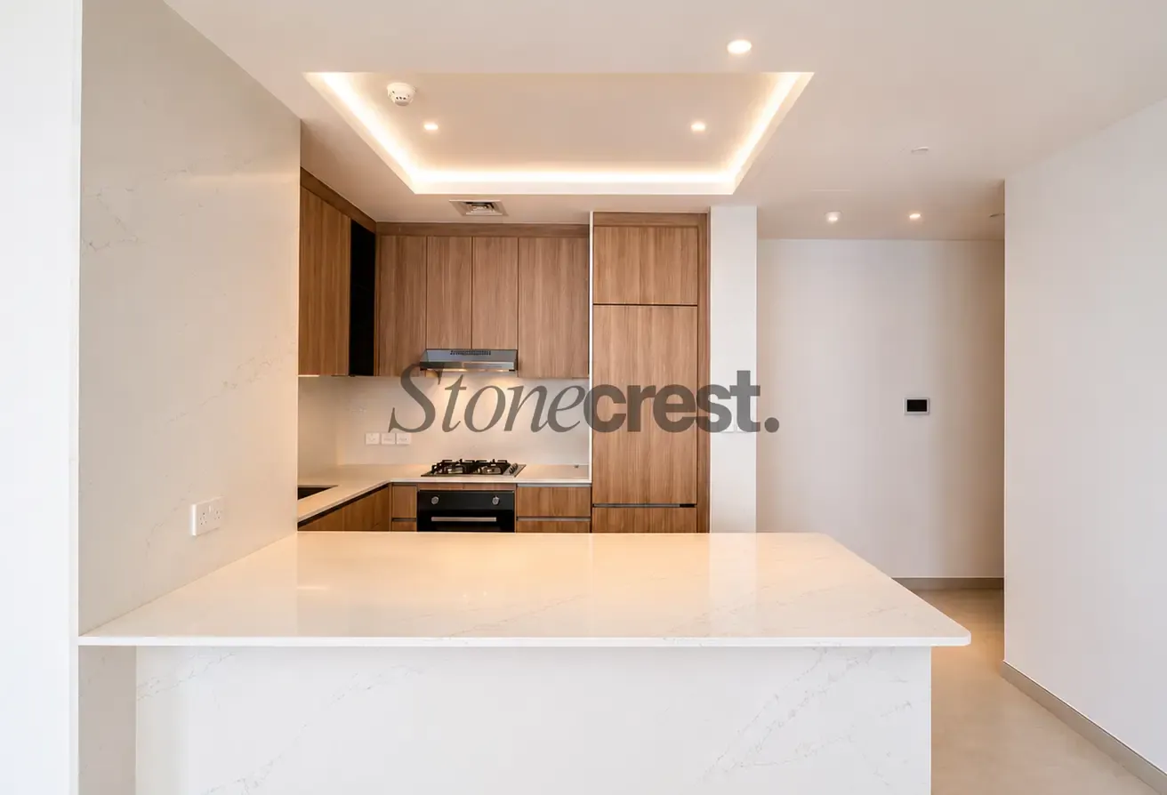 4 Cheques | Vacant | Waterfront | Sea View