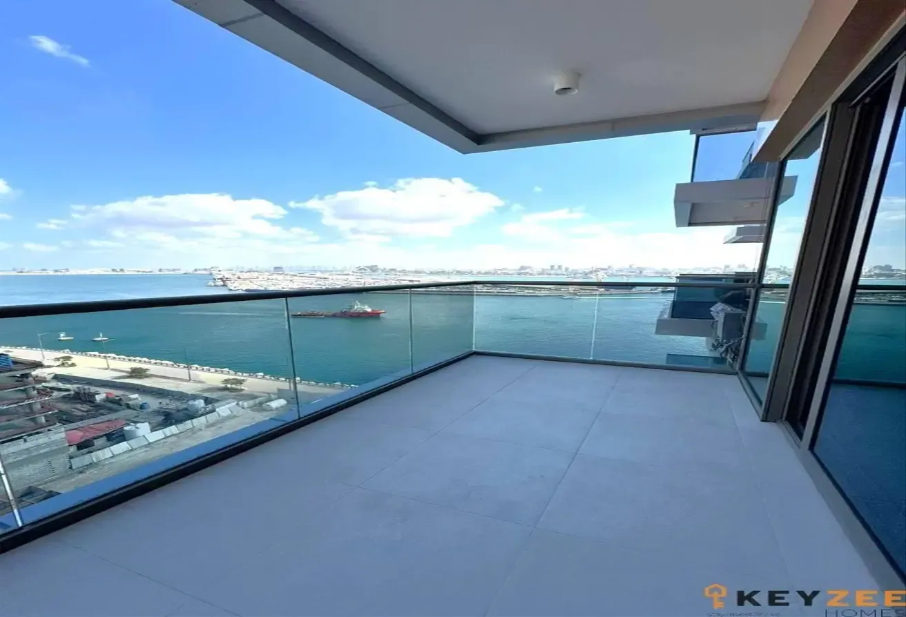 WATERFRONT VIEW | SPACIOUS UNIT | PRIME LOCATION