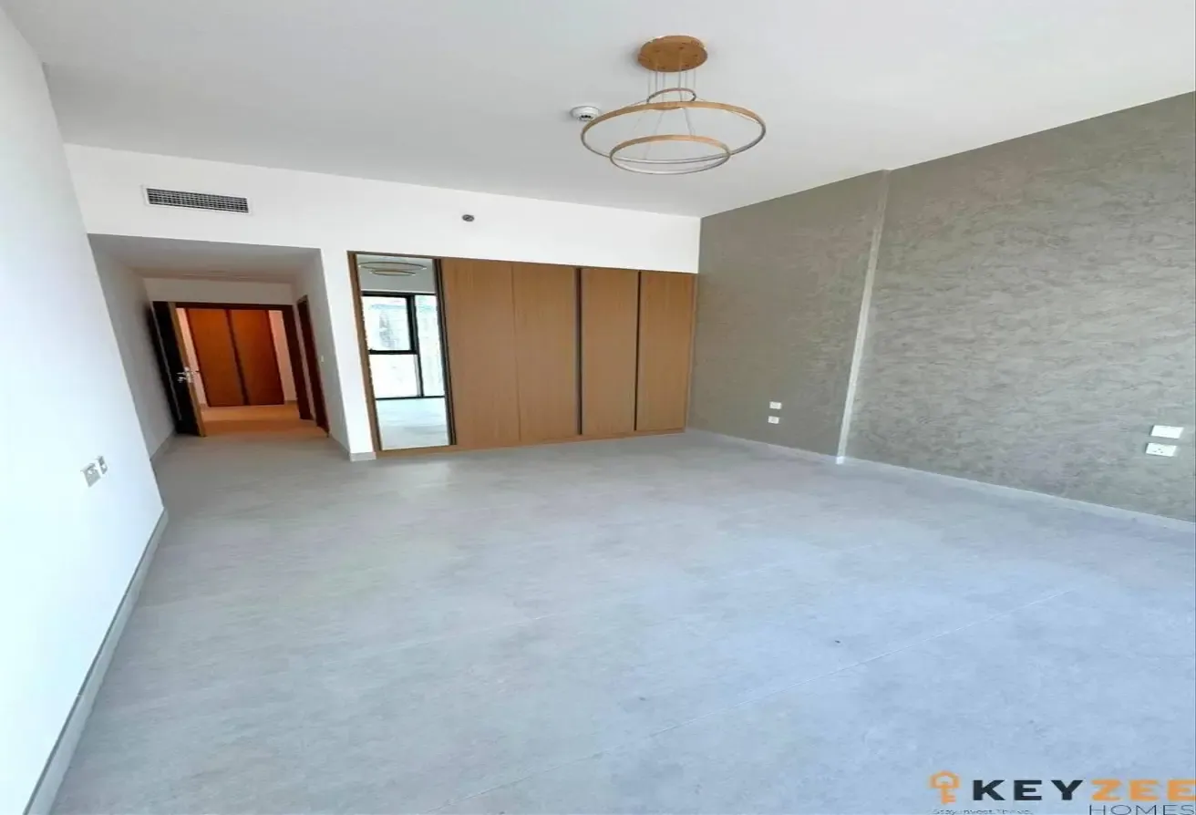 WATERFRONT VIEW | SPACIOUS UNIT | PRIME LOCATION