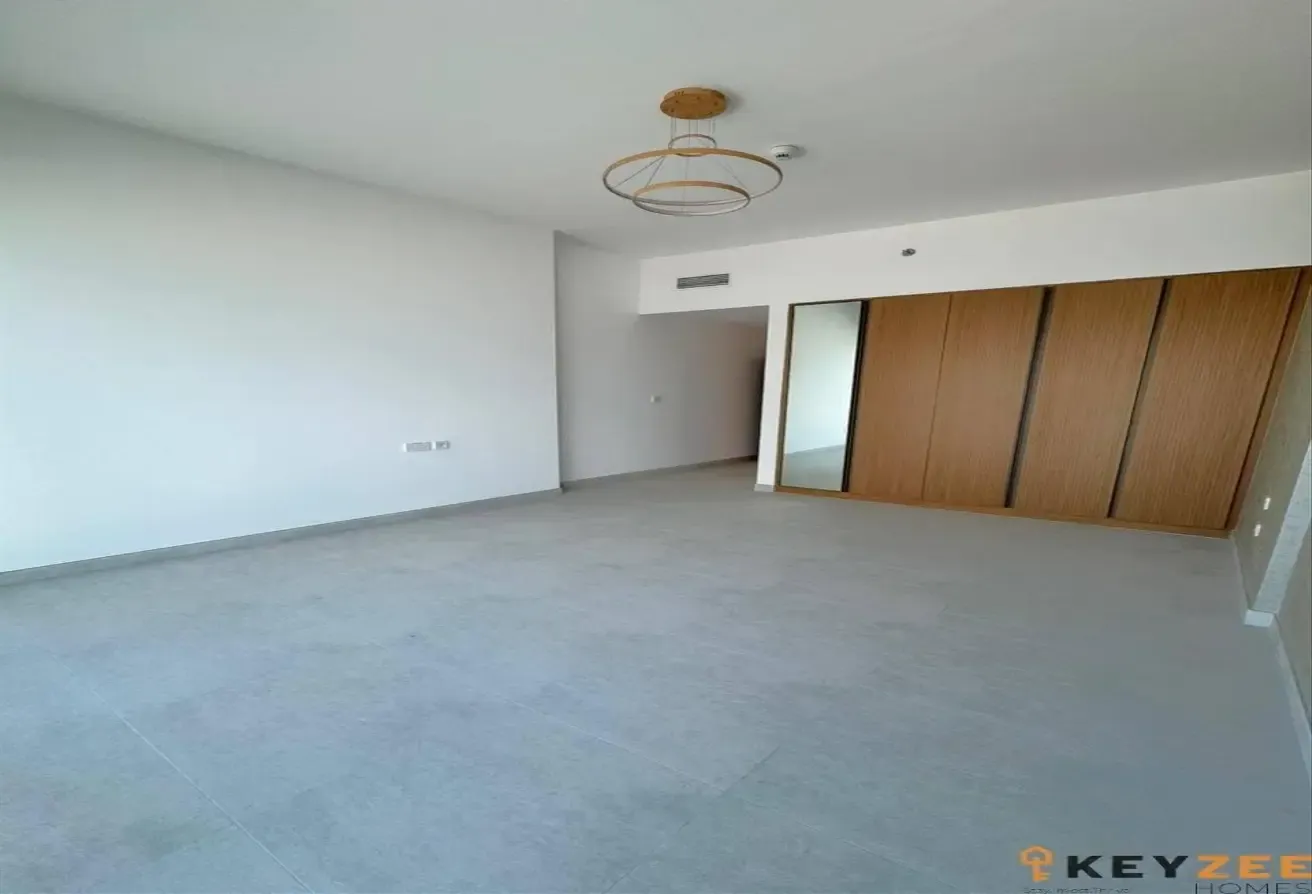 WATERFRONT VIEW | SPACIOUS UNIT | PRIME LOCATION