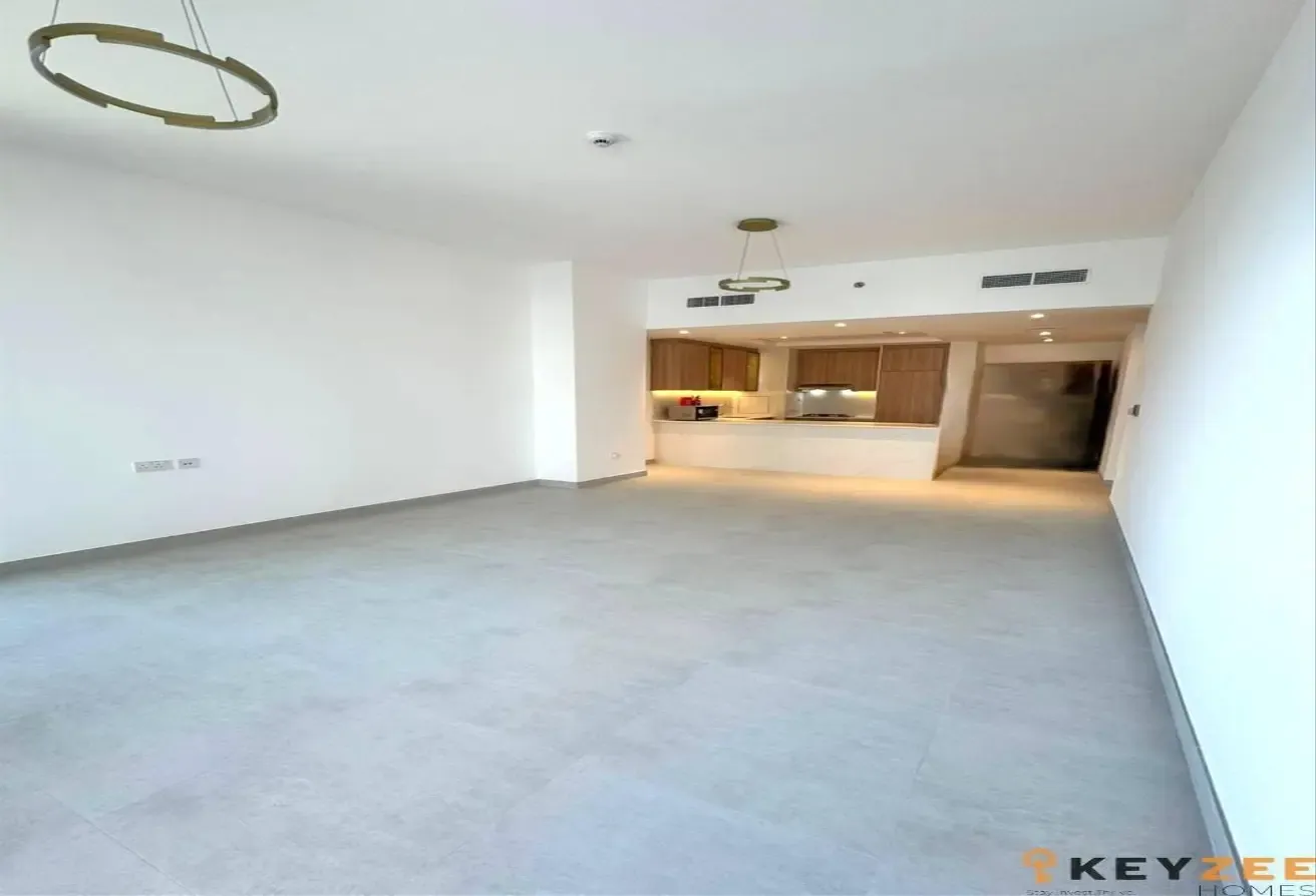 WATERFRONT VIEW | SPACIOUS UNIT | PRIME LOCATION