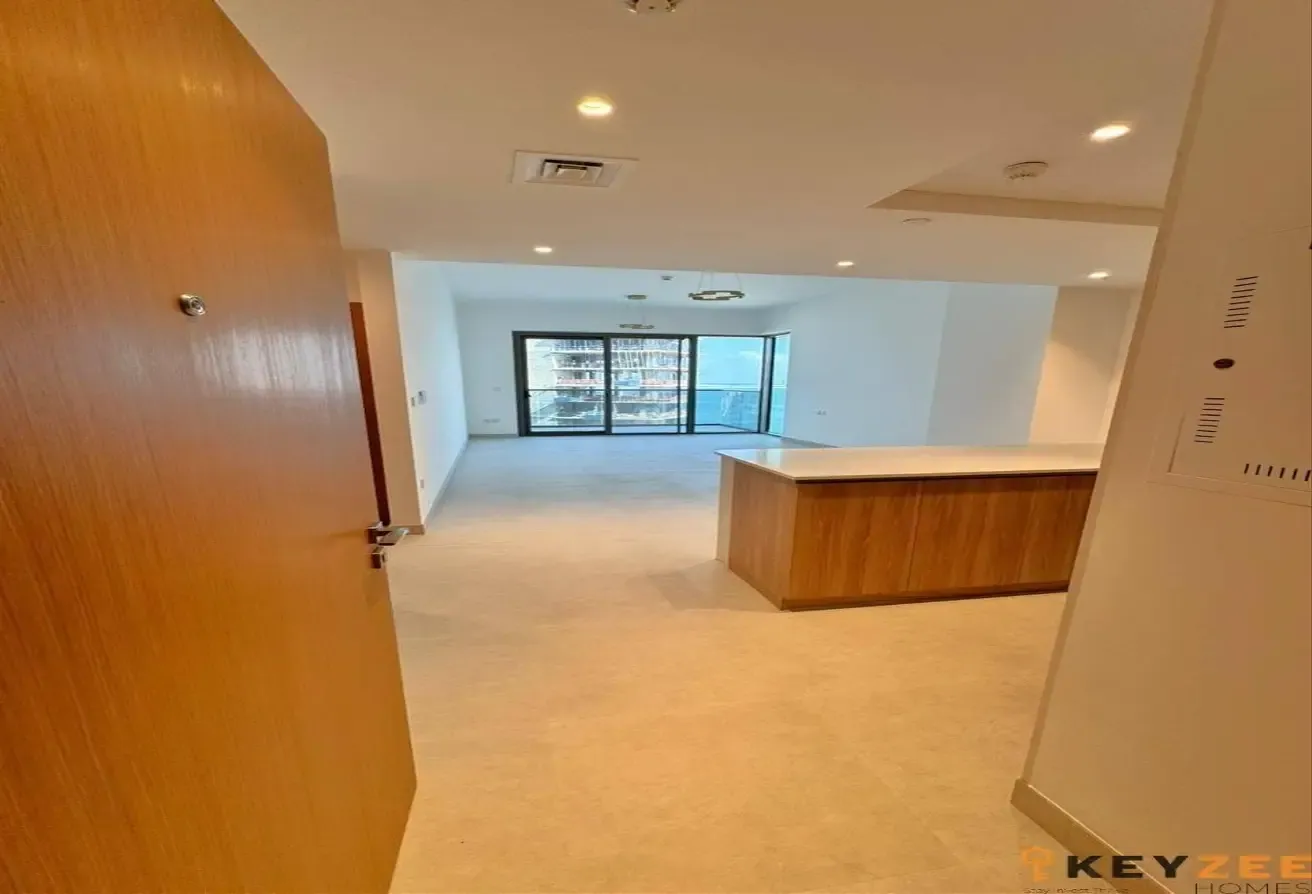 WATERFRONT VIEW | SPACIOUS UNIT | PRIME LOCATION