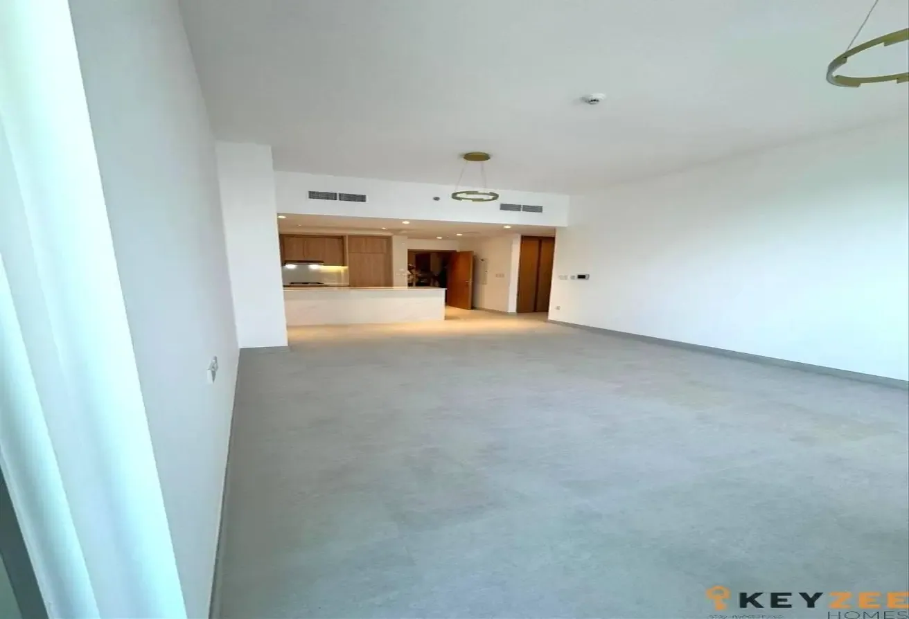 WATERFRONT VIEW | SPACIOUS UNIT | PRIME LOCATION