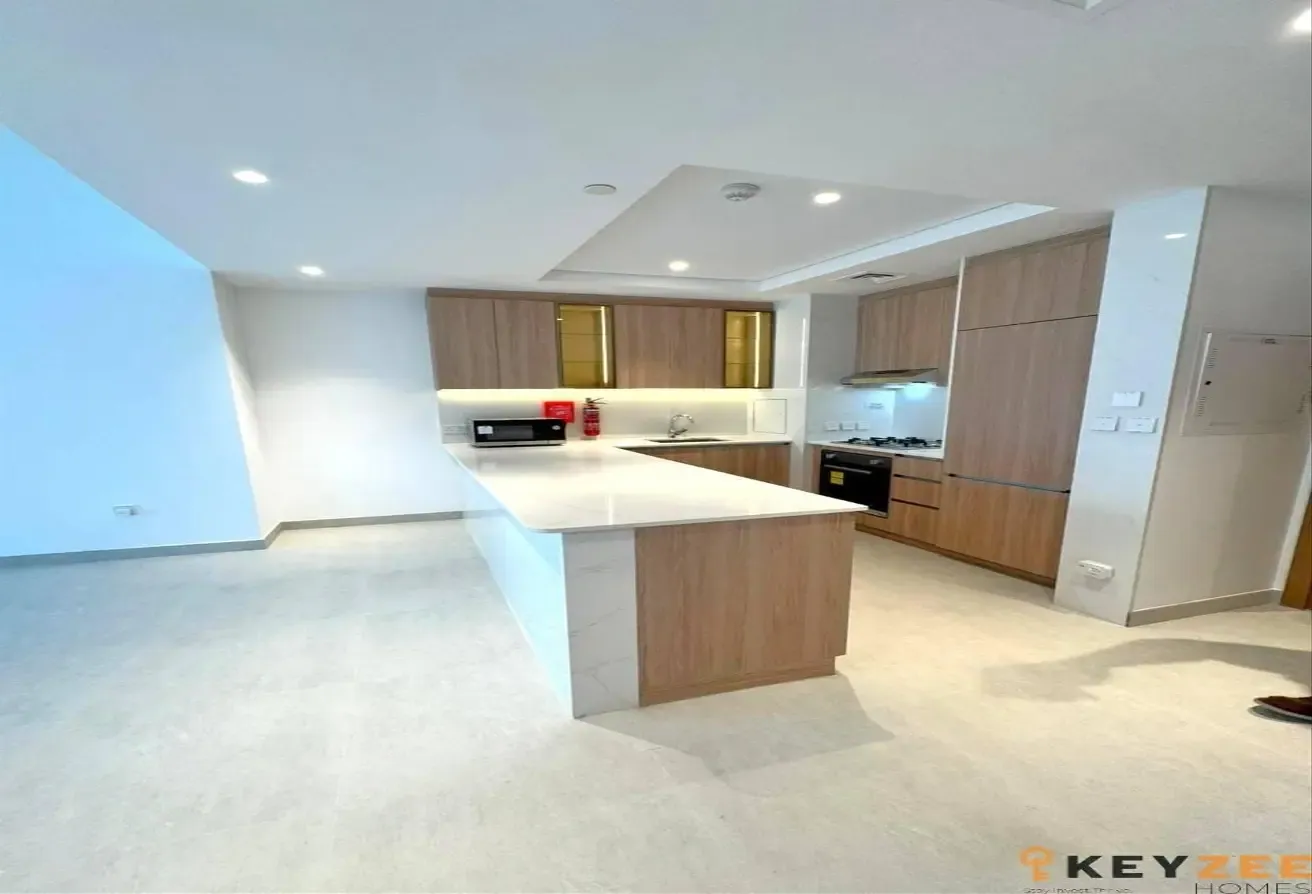 WATERFRONT VIEW | SPACIOUS UNIT | PRIME LOCATION
