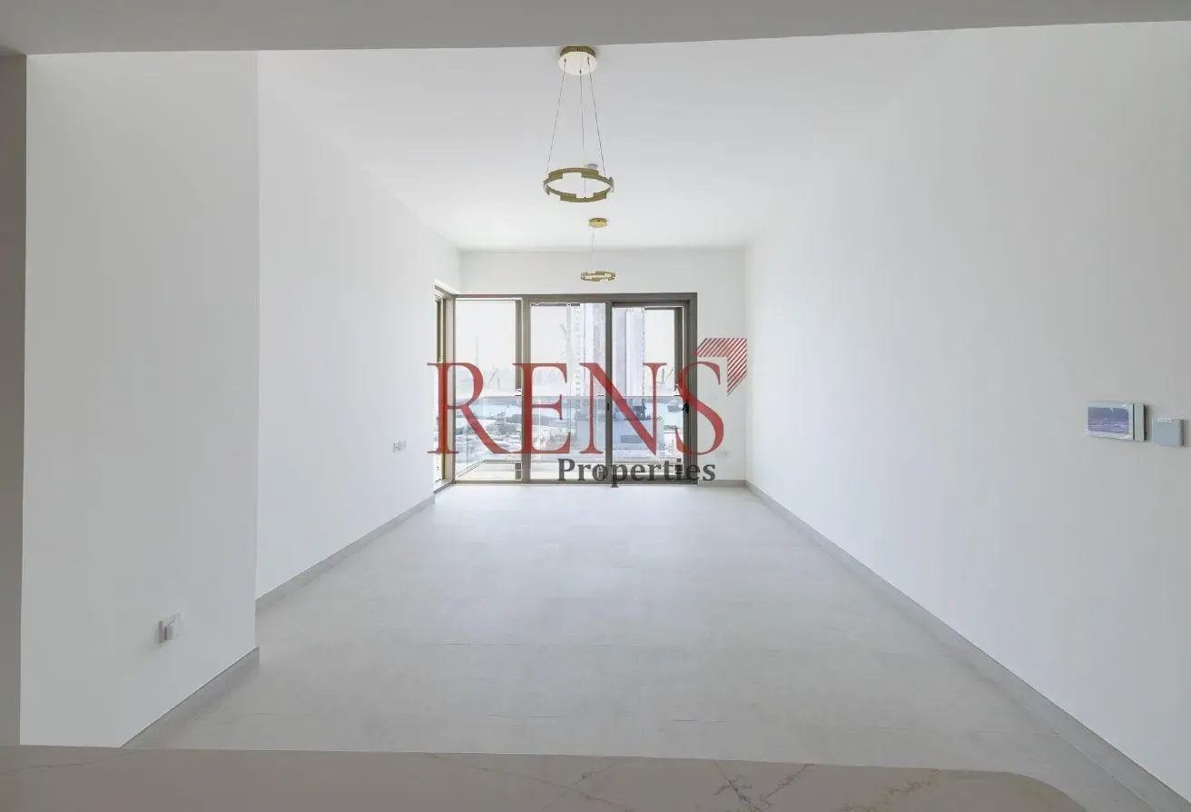 Spacious 1BR | Sea & City View | Prime Location