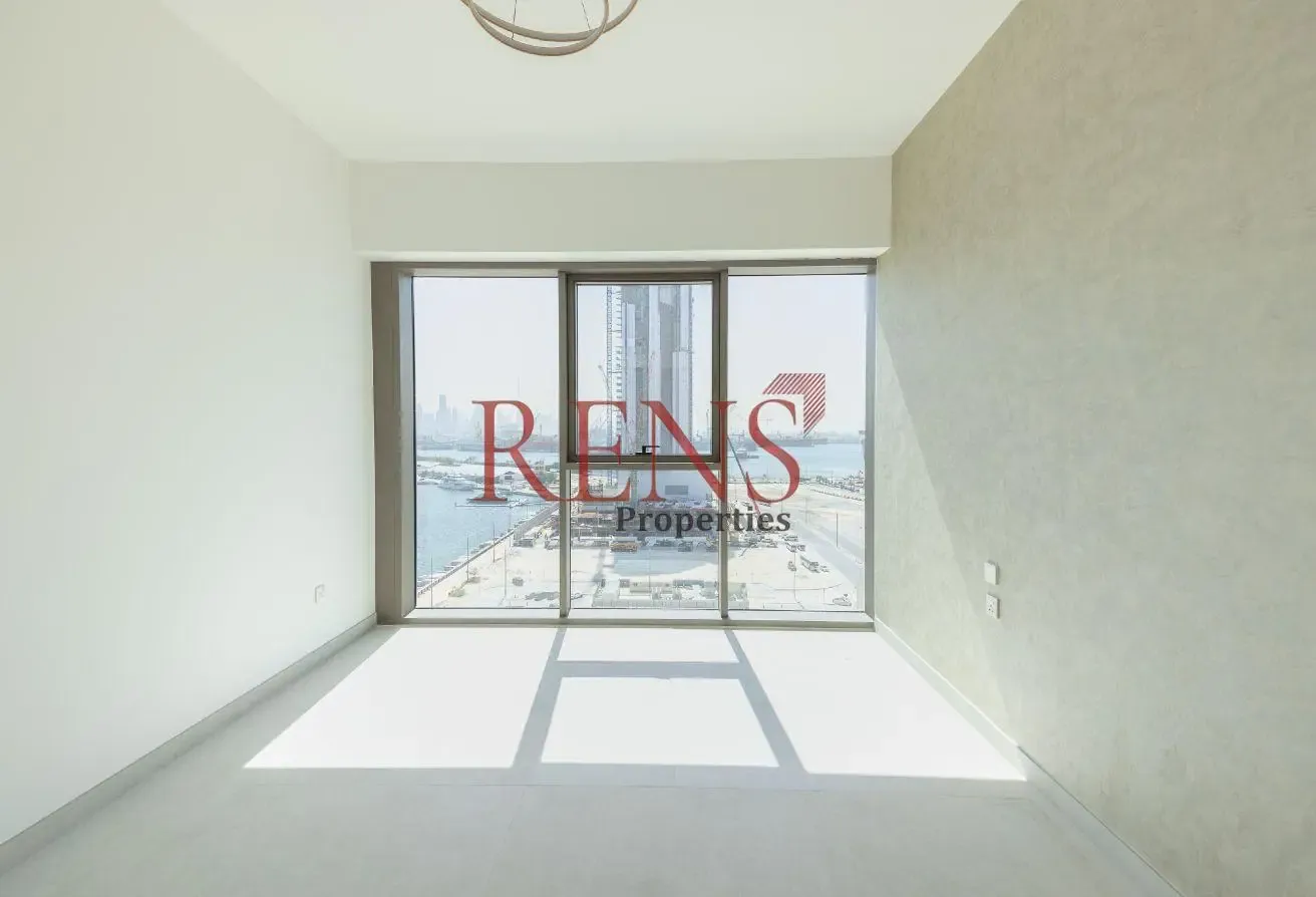Spacious 1BR | Sea & City View | Prime Location