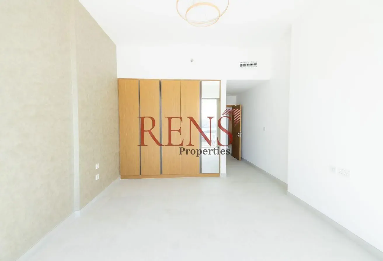 Spacious 1BR | Sea & City View | Prime Location