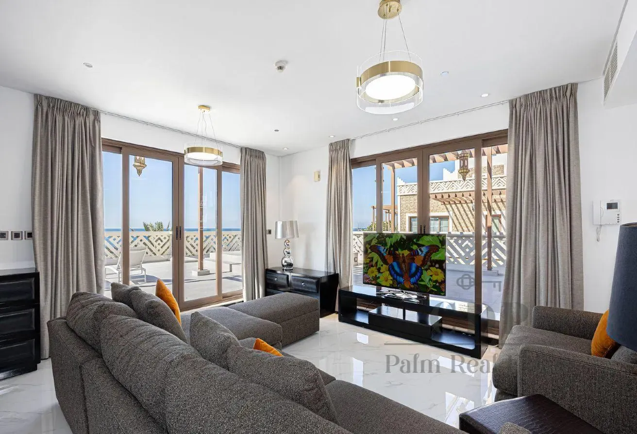 5BR Fully Upgraded With Pool + Garden I Sea View