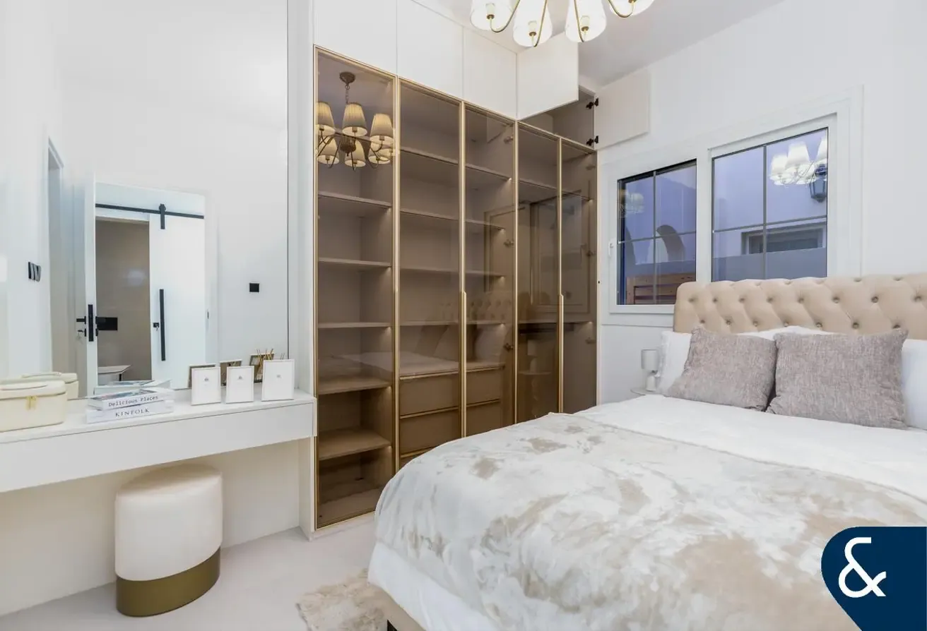 3 Bedrooms I Fully Upgraded I Single row