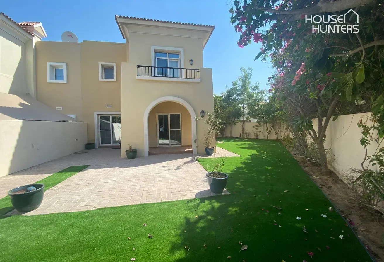 Beautiful Villa | Backing on pool and park | Maids