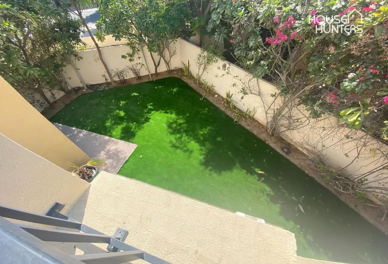 Beautiful Villa | Backing on pool and park | Maids
