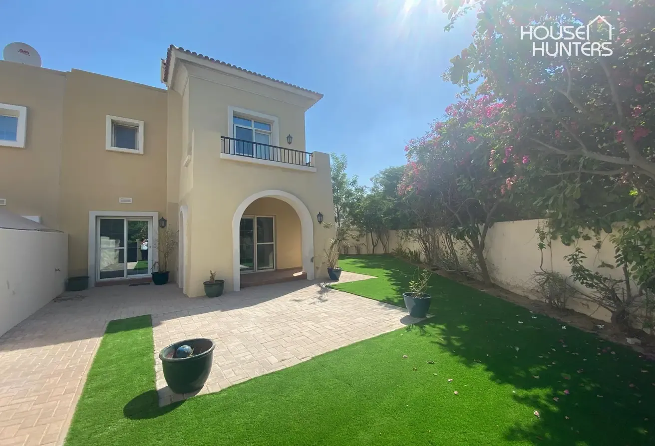 Beautiful Villa | Backing on pool and park | Maids