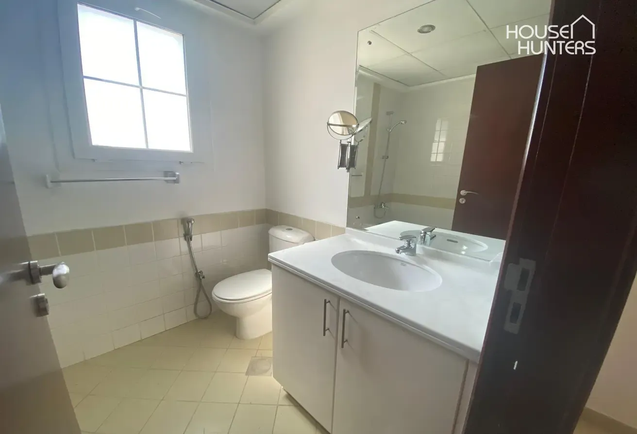 Beautiful Villa | Backing on pool and park | Maids