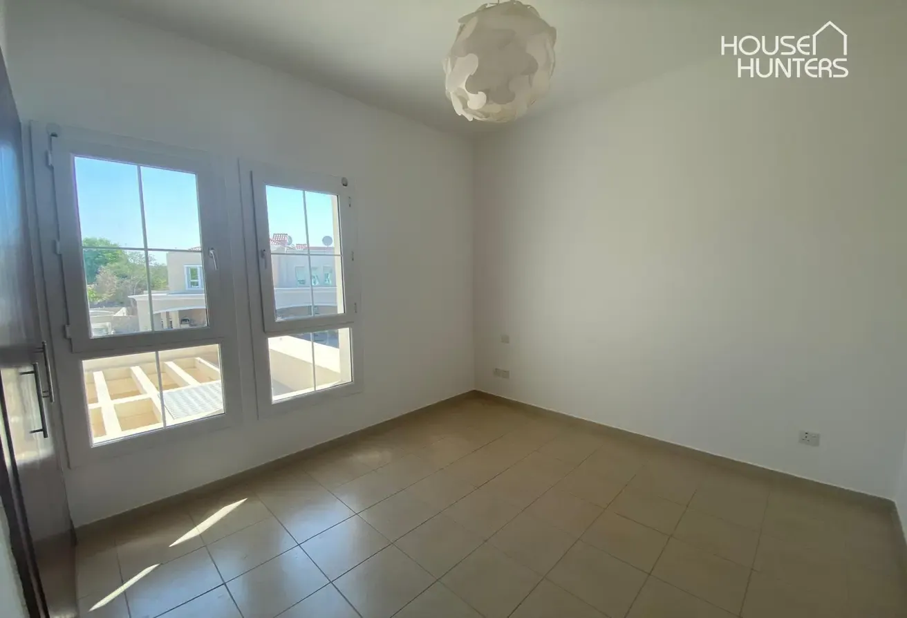 Beautiful Villa | Backing on pool and park | Maids