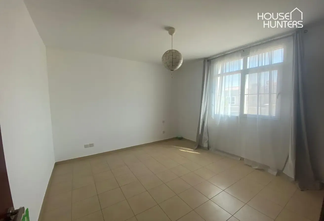Beautiful Villa | Backing on pool and park | Maids
