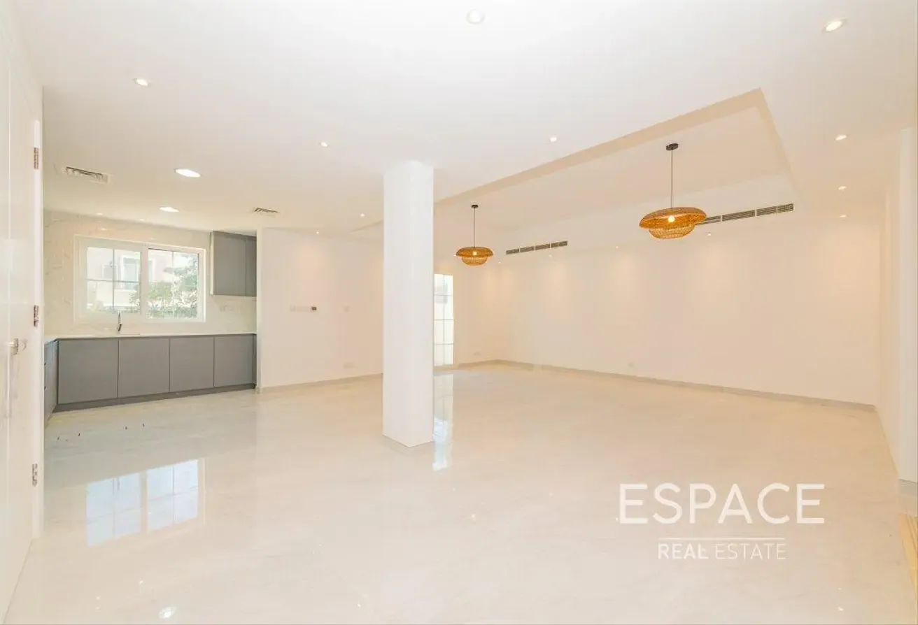 Upgraded | Modern Finish | Immaculate