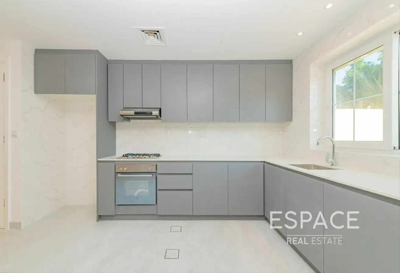 Upgraded | Modern Finish | Immaculate