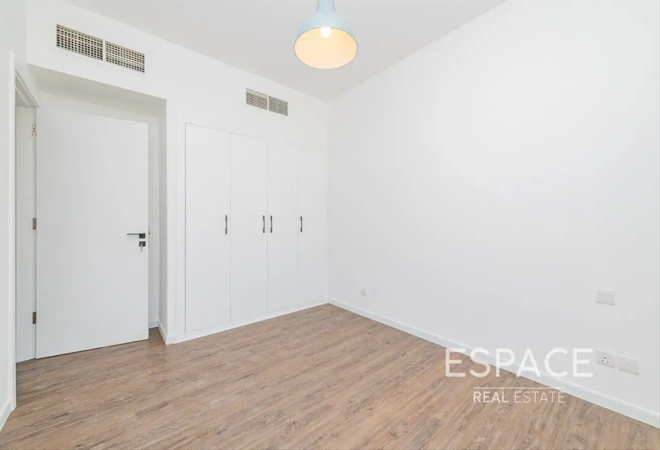 Upgraded | Modern Finish | Immaculate