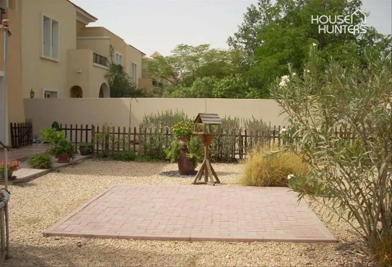 Large Corner Plot | Available Now | 3beds + Study