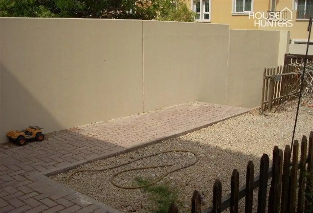 Large Corner Plot | Available Now | 3beds + Study