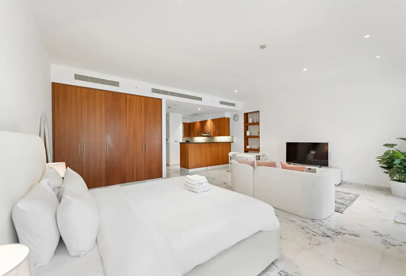 Modern Studio | City Views | Flexible Monthly Plan