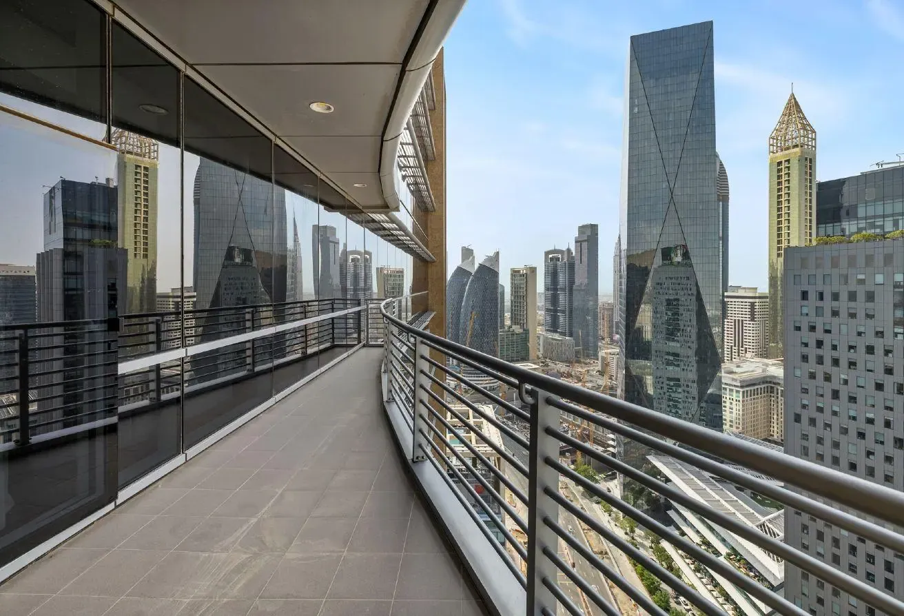 Luxury High-Floor Studio Museum of the Future View